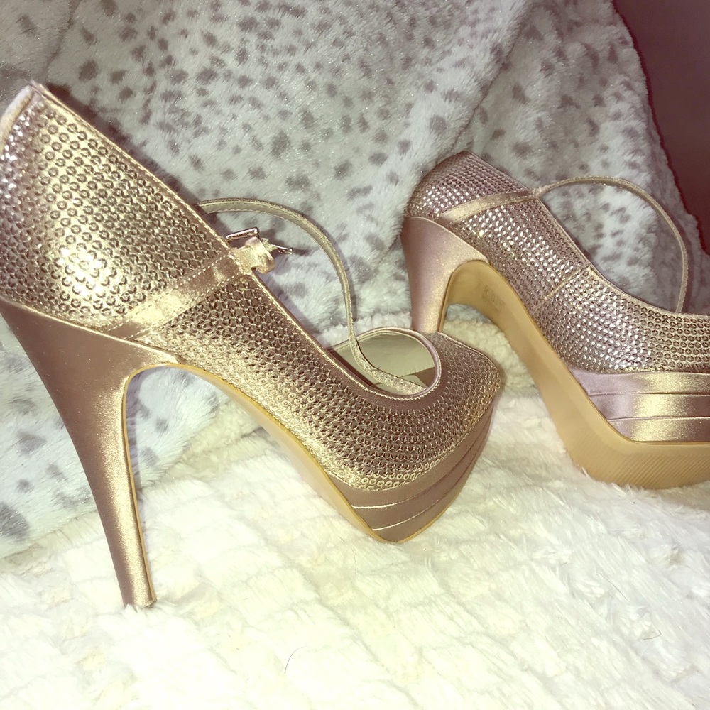 Stunning Heels. Champagne color. Size 7